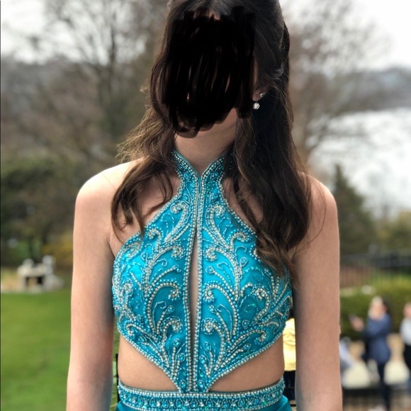 Prom dress - Picture 2 of 2